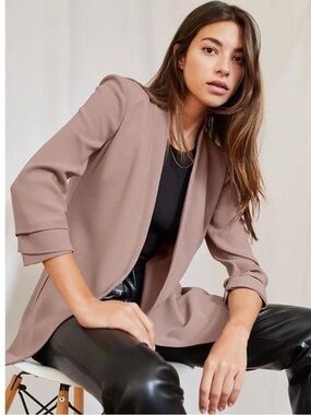 44. Aritzia Babaton Size 0 Power Blazer Retsil $228
